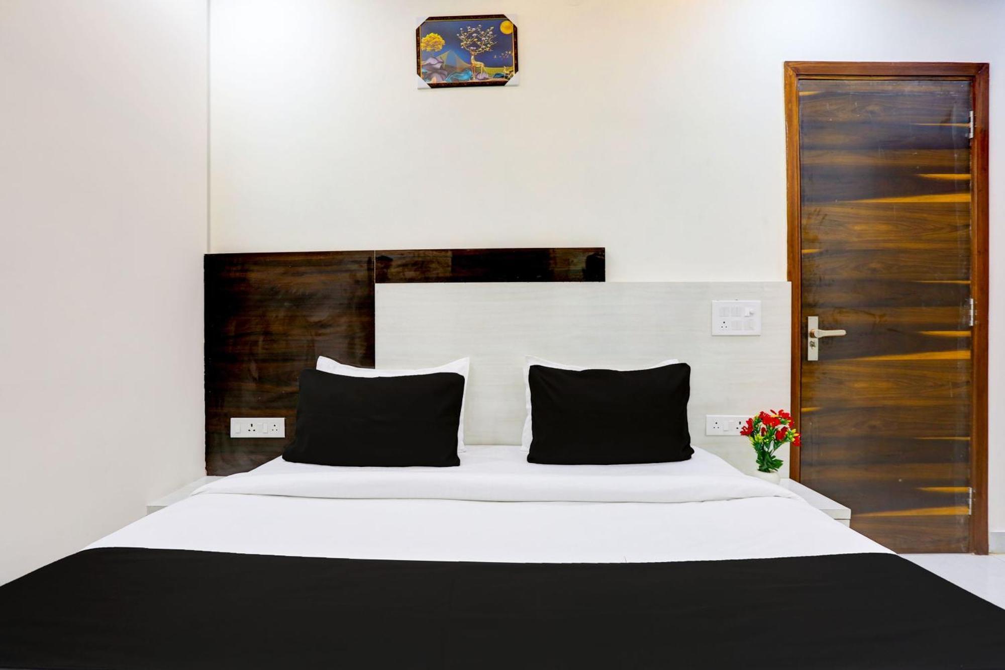 Hotel O Sunshine 3*
