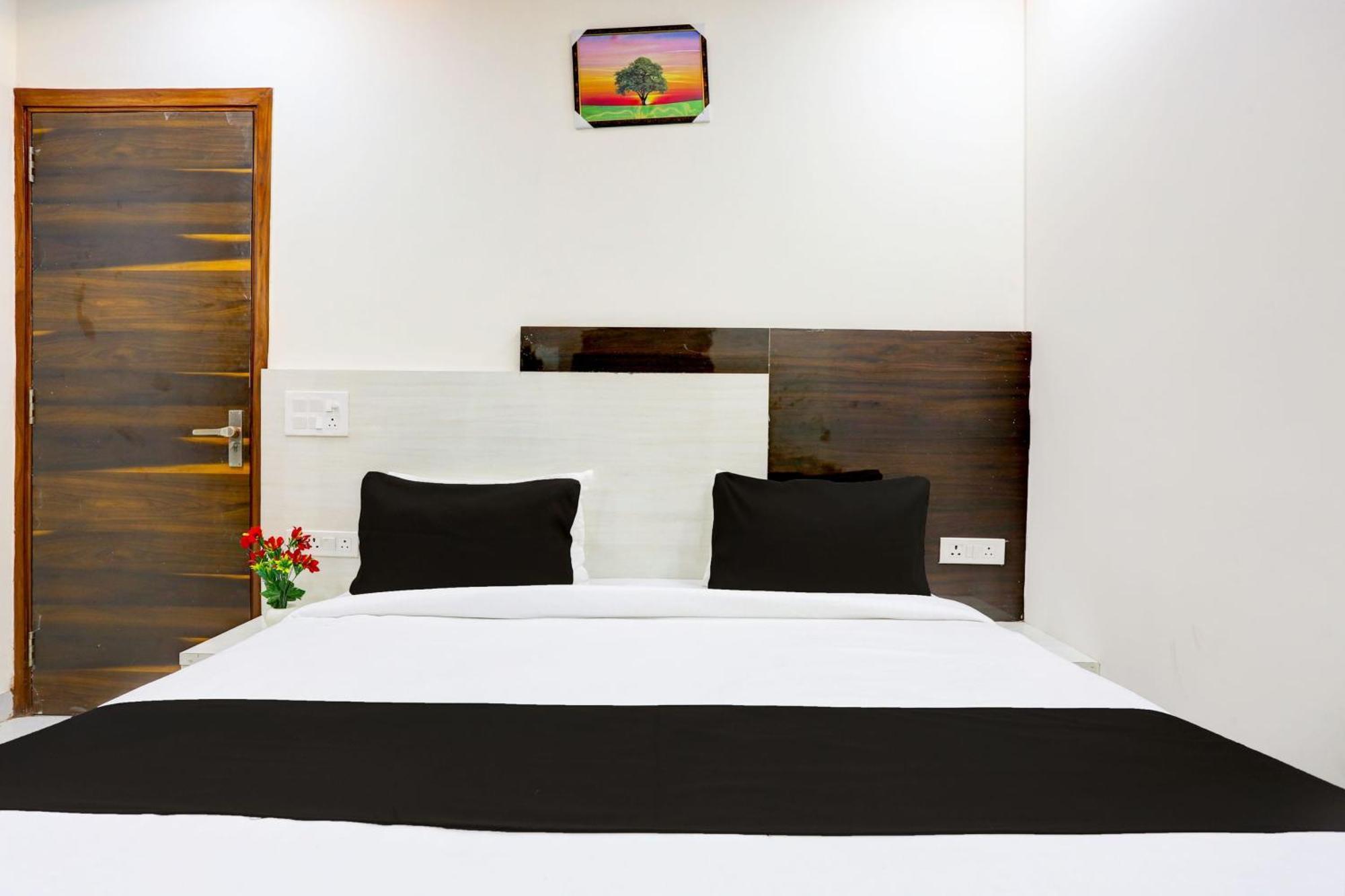 O Sunshine Hotel Delhi (National Capital Territory of India)