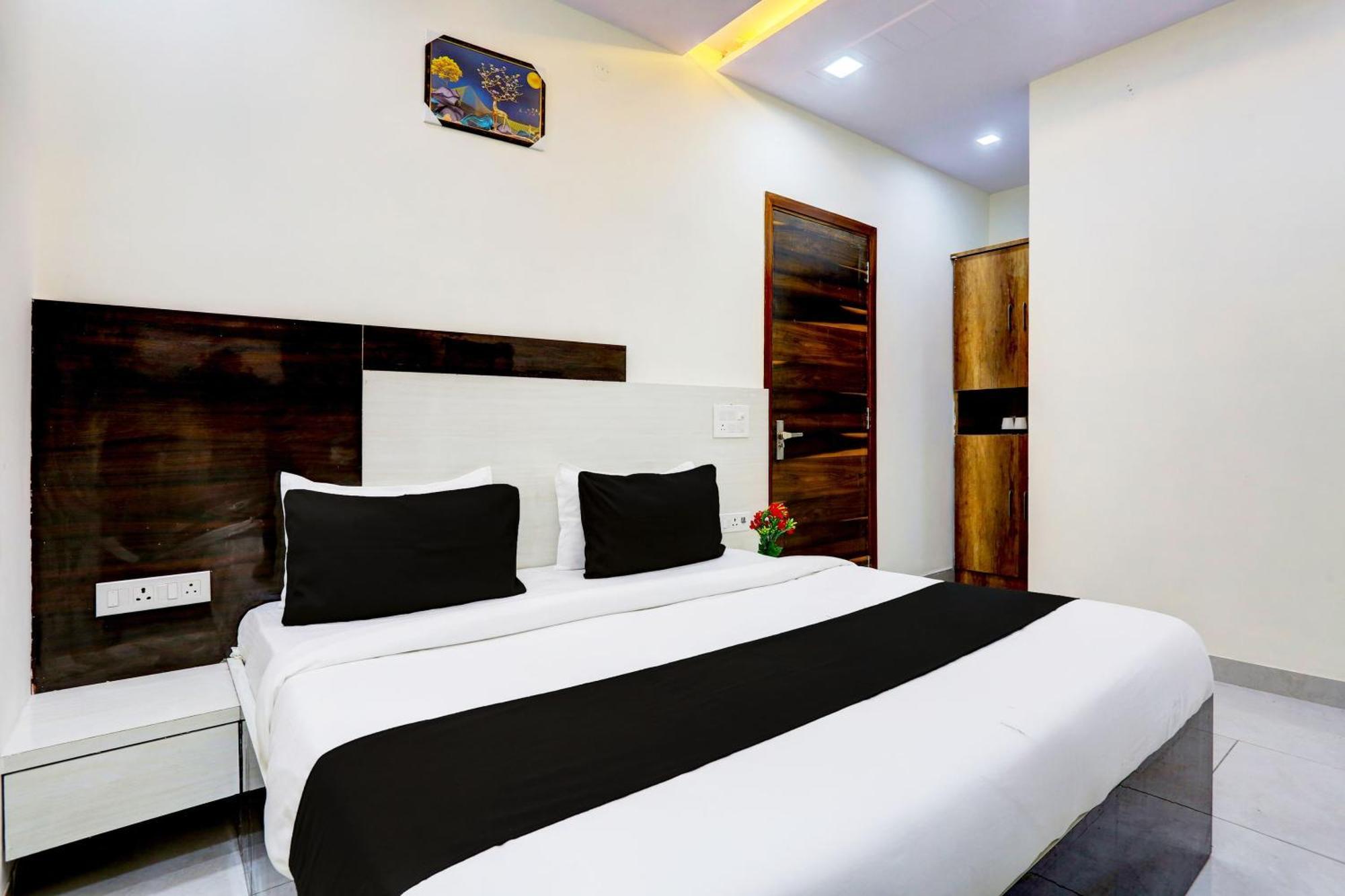 Hotel O Sunshine 3*